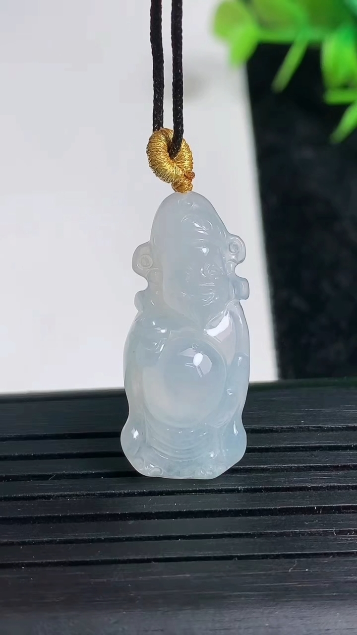 天然A货翡翠财神爷吊坠尺寸28.4-12.5-5.8重量:3.42g
3月23日