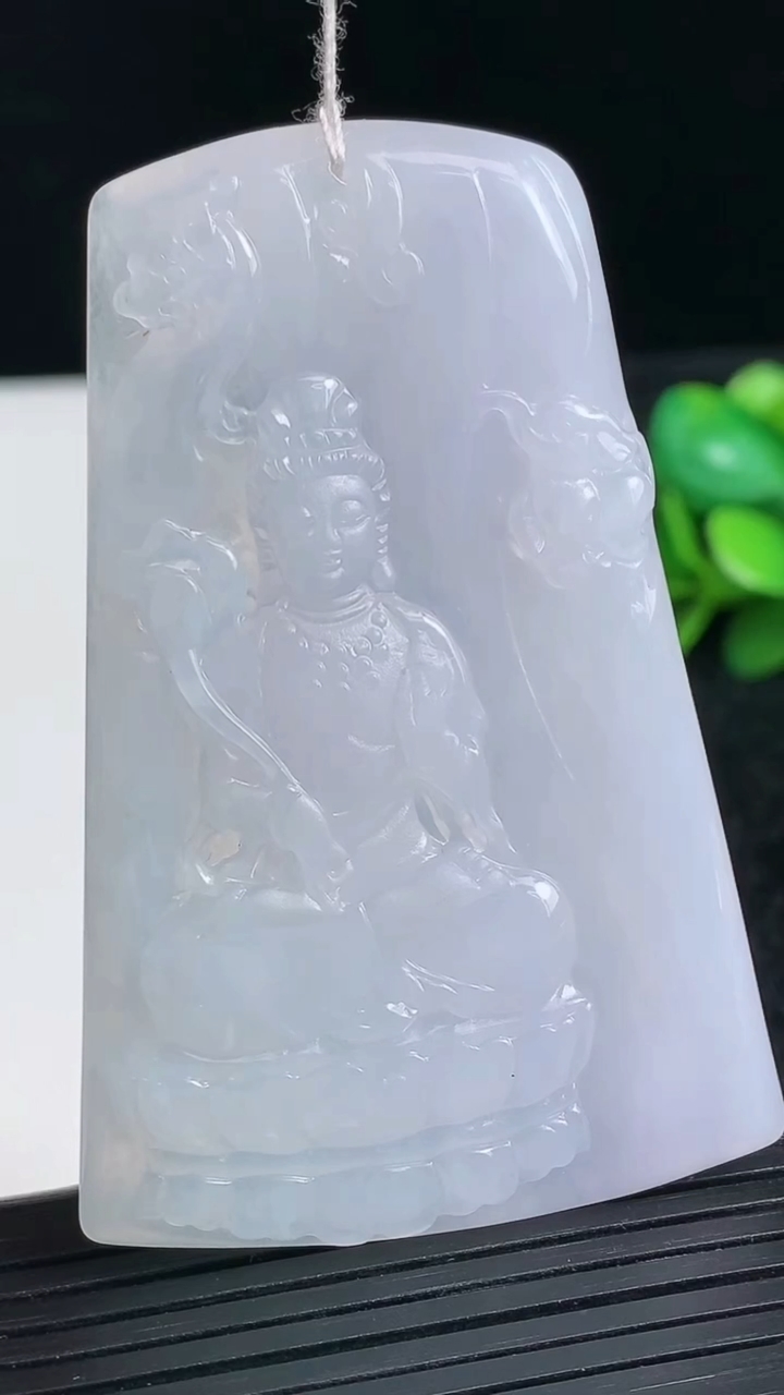 天然A货翡翠紫罗兰大势至菩萨吊坠尺寸64.9-42.3-4.4重量:27.64g
3月23日