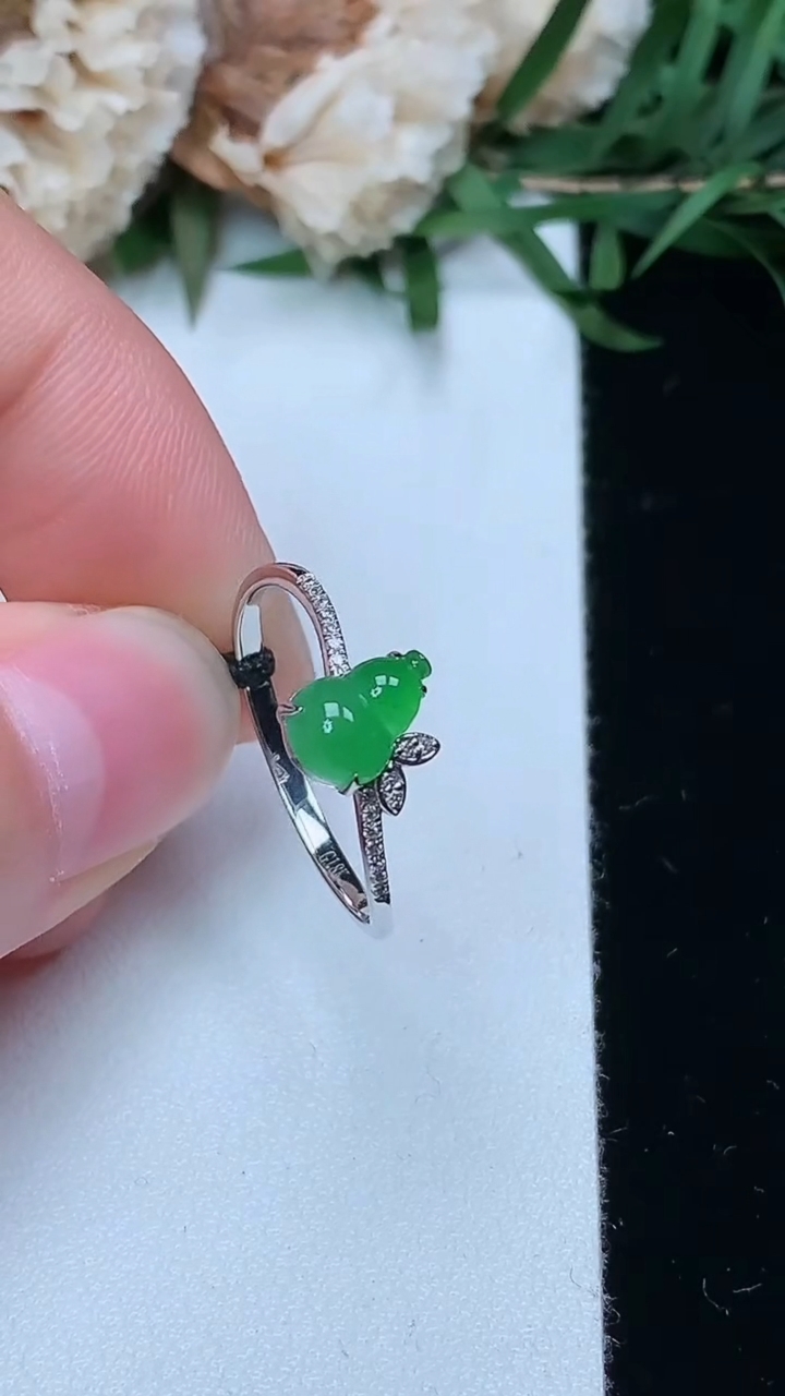 天然A货翡翠葫芦戒指，尺寸17-7.2-5，重量:1.50g2026年3月23日
工厂直销收藏佳品,