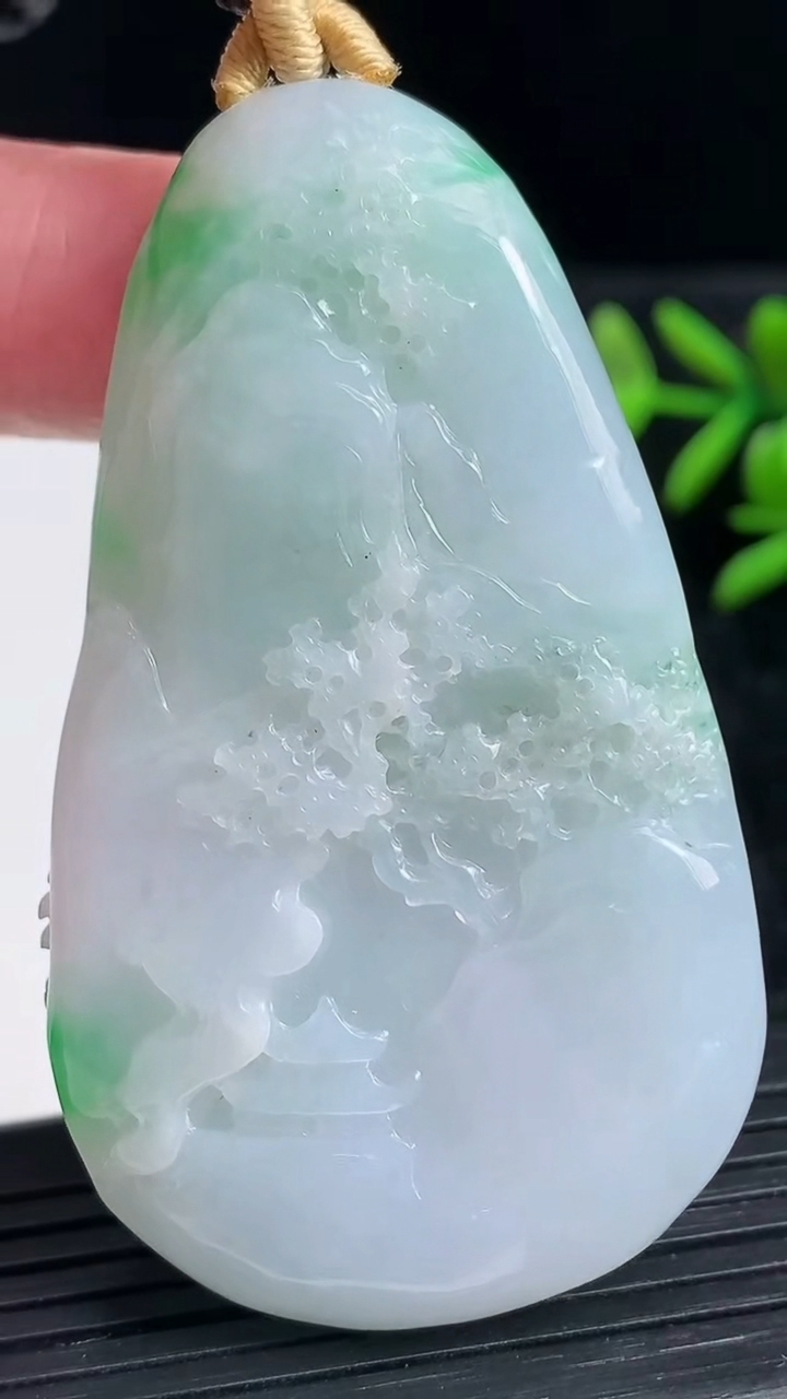 天然A货翡翠山水牌吊坠尺寸62.7-35.8-11.8重量:52.40g
3月23日