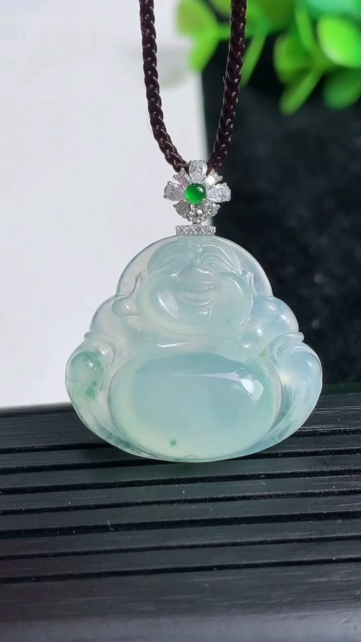 天然A货翡翠种飘花佛公吊坠尺寸24.7-26-5.6重量:5.54g
3月23日