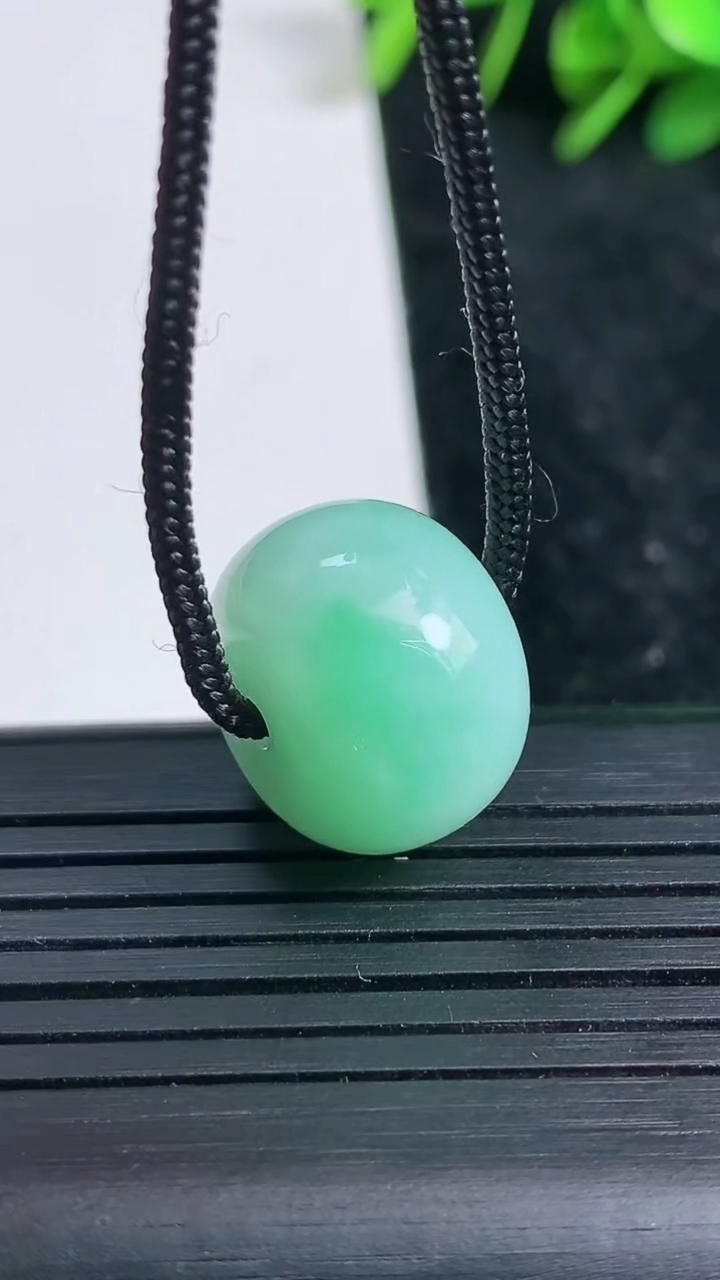 天然A货翡翠路路通吊坠尺寸17.3-12.8重量:7.82g
3月23日