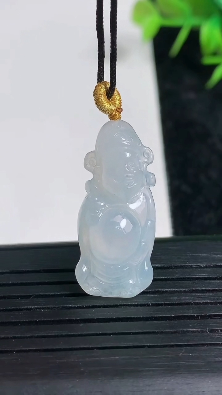 天然A货翡翠财神爷吊坠尺寸28.4-12.5-5.8重量:3.42g
3月23日