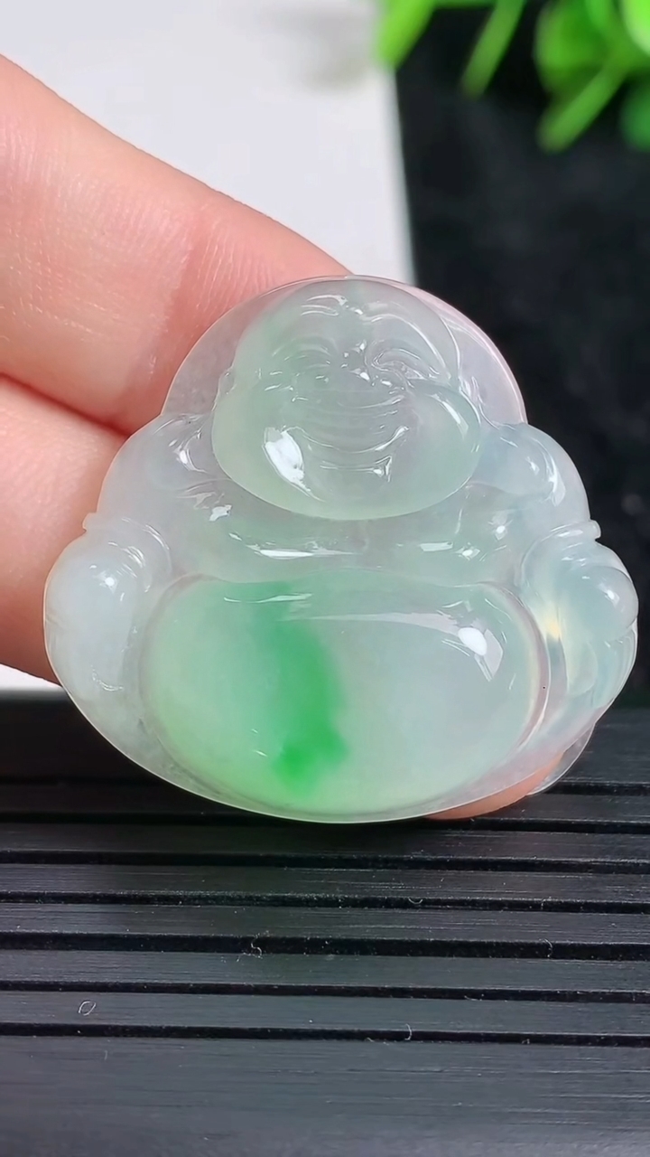 天然A货翡翠佛公吊坠尺寸28-30.4-5.7重量:7.52g
3月23日