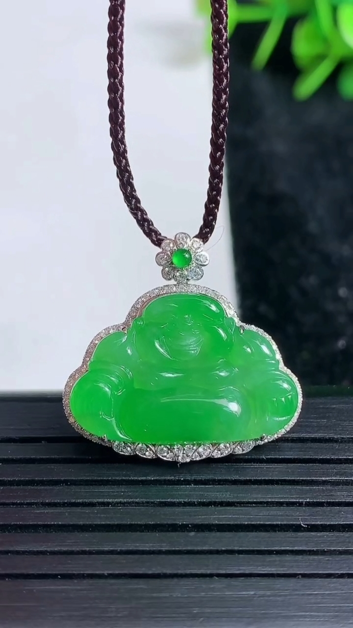 天然A货翡翠佛公吊坠尺寸23.5-24.3-6.3裸石14.8-22.5重量:3.69g
3月23日