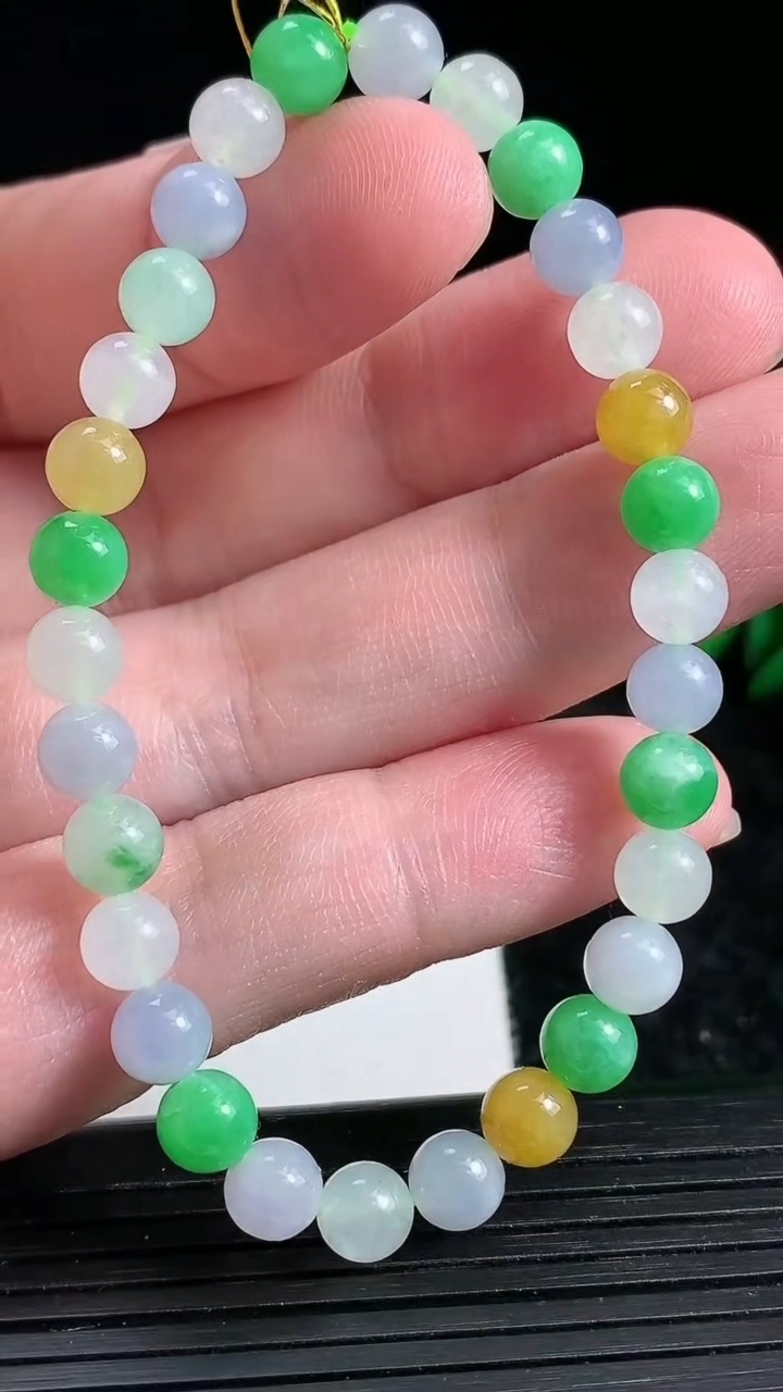 天然A货翡翠三彩圆珠手串尺寸5.8-30颗重量:10.92g3月23日
工厂直销收藏佳品,种好水足，色泽均匀，有种有色，上手高大气！