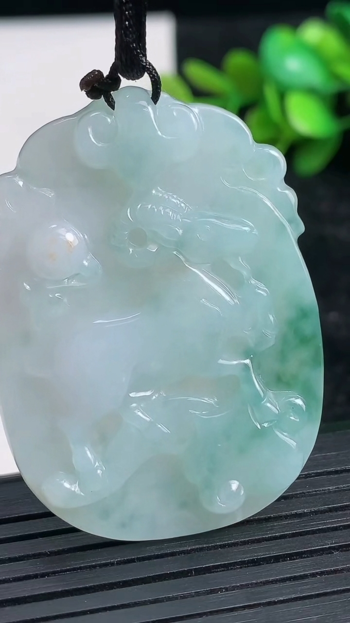 天然A货翡翠飘花生肖羊吊坠尺寸46.5-33.9-5.7重量:16.23g
3月23日