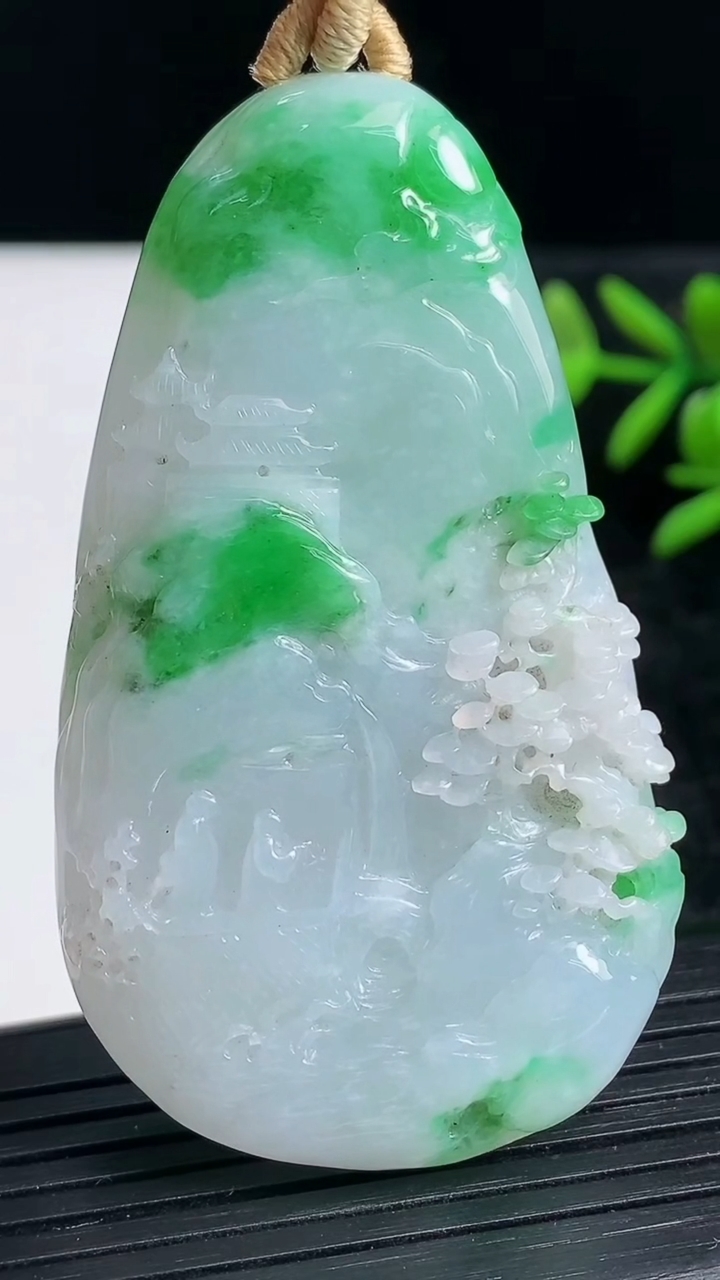 天然A货翡翠山水牌吊坠尺寸62.7-35.8-11.8重量:52.40g
3月23日