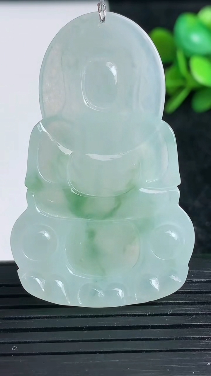 天然A货翡翠冰种飘花观音菩萨吊坠尺寸51.2-32-5.5重量:15.75g
3月23日