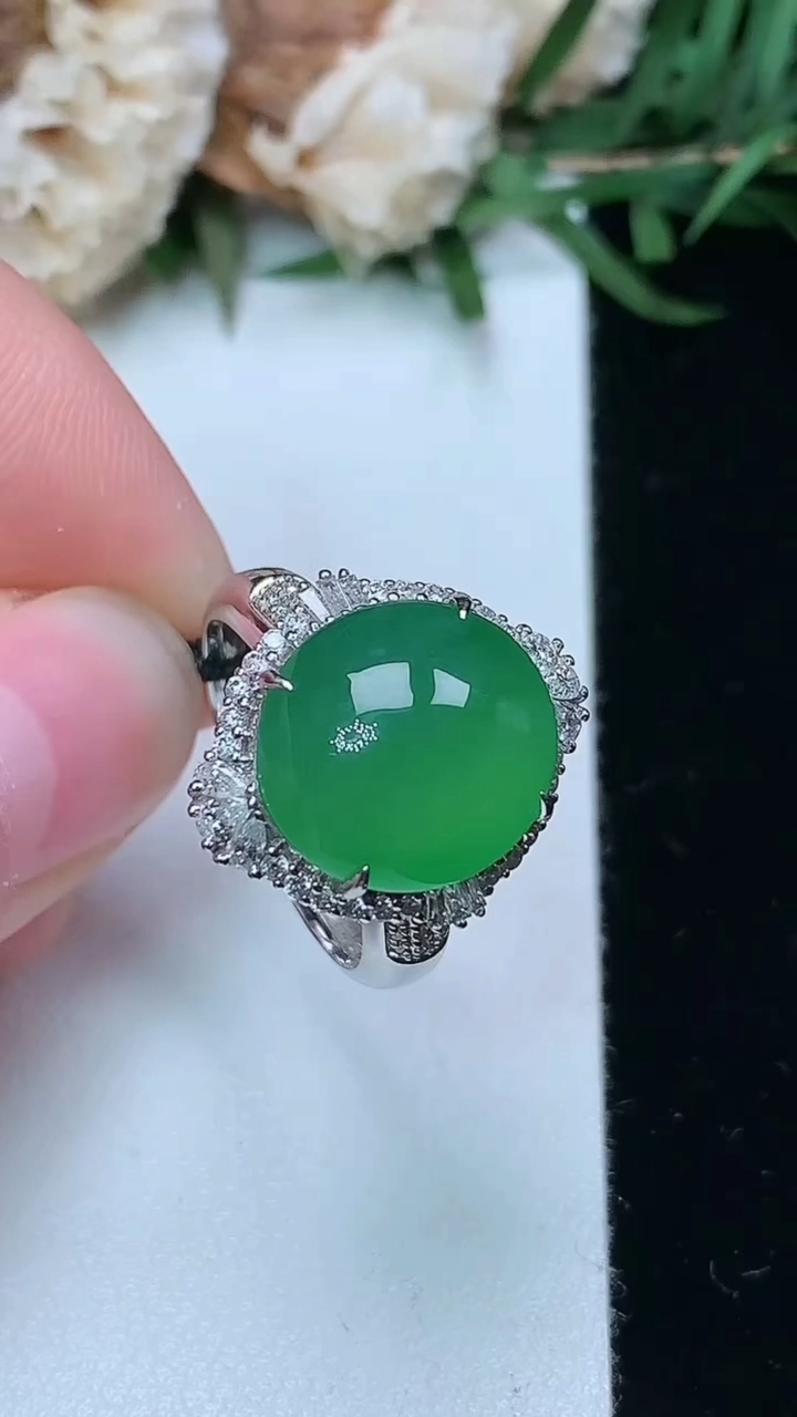 天然A货翡翠蛋面戒指，尺寸17-12.8-11.6，重量:5.66g2026年3月23日
工厂直销收