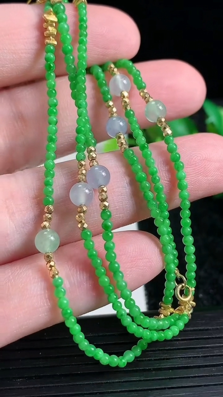 天然A货翡翠小米珠项链尺寸2.1重量:6.62g3月23日
工厂直销收藏佳品,种好水足，色泽均匀，有种有色，上手高大气！