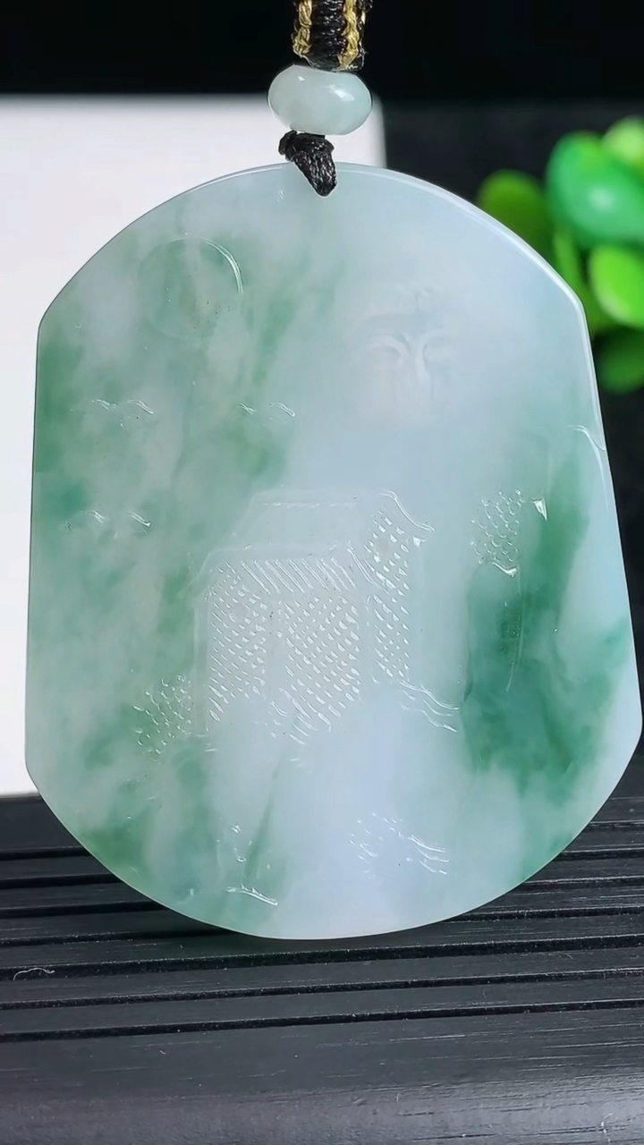 天然A货翡翠牌吊坠尺寸49.6-39.9-4重量:20.64g
3月23日