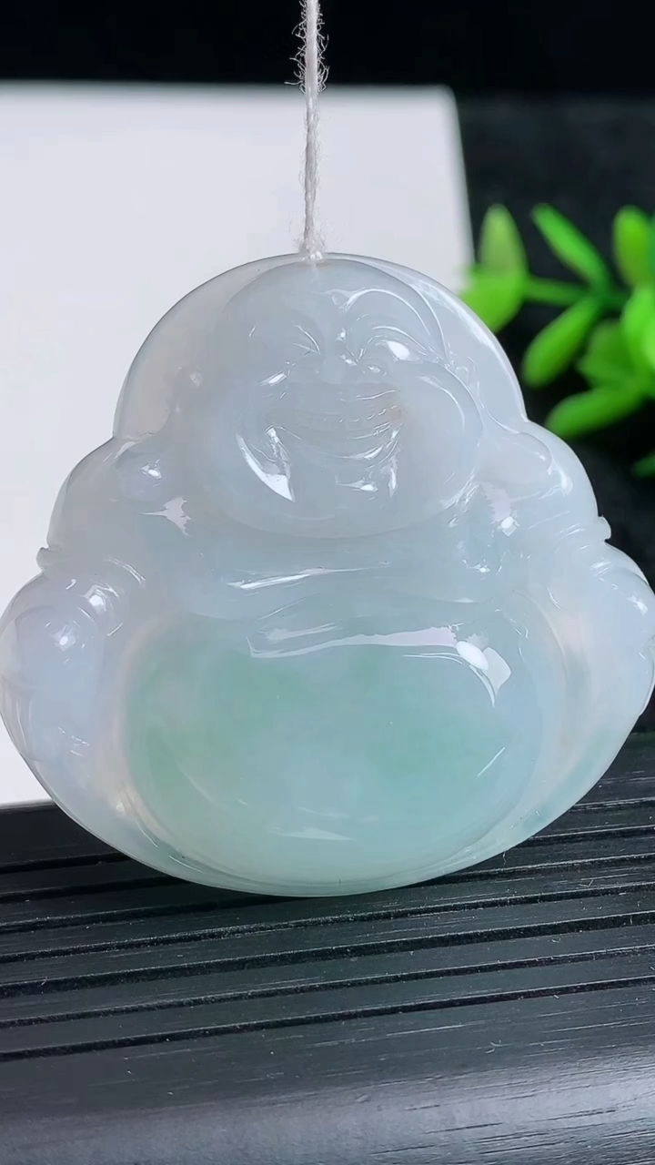 天然A货翡翠佛公吊坠尺寸41.8-43.4-9.3重量:25.54g
3月23日