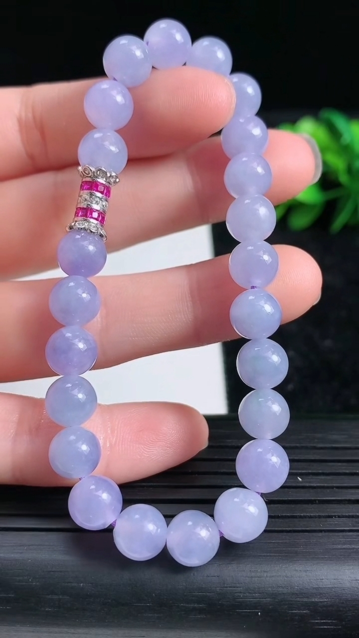 天然A货翡翠紫罗兰圆珠手串尺寸7.2-23颗重量:17.00g3月23日
工厂直销收藏佳品,种好水足，色泽均匀，有种有色，上手高大气！