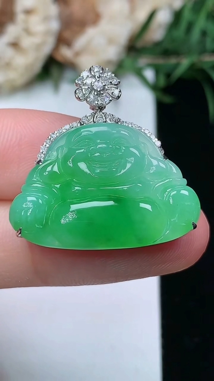 天然A货翡翠佛公吊坠，尺寸26.7-24.9-6.9，重量:4.84g
3月23日