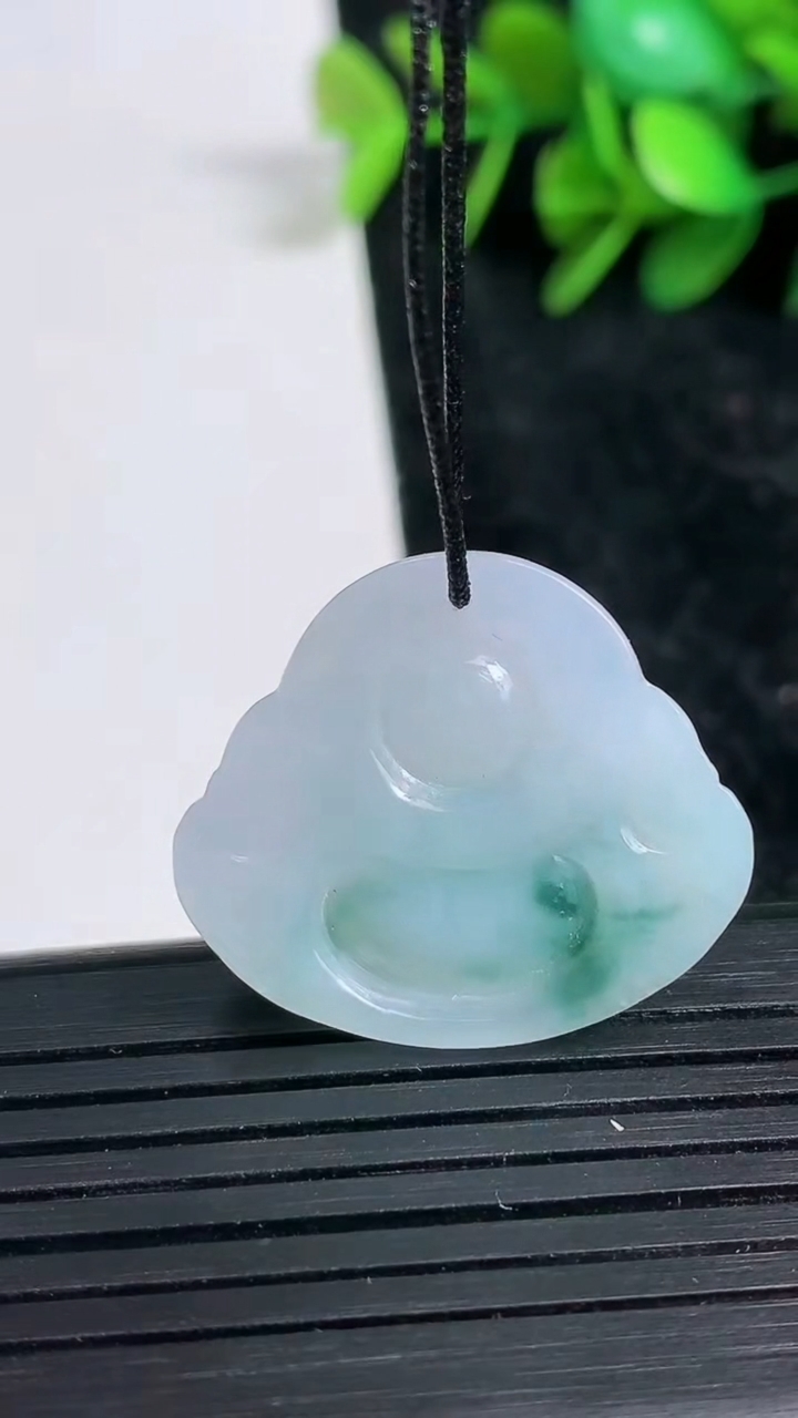 天然A货翡翠飘花佛公吊坠尺寸23-27.5-7.7重量:7.37g
3月23日