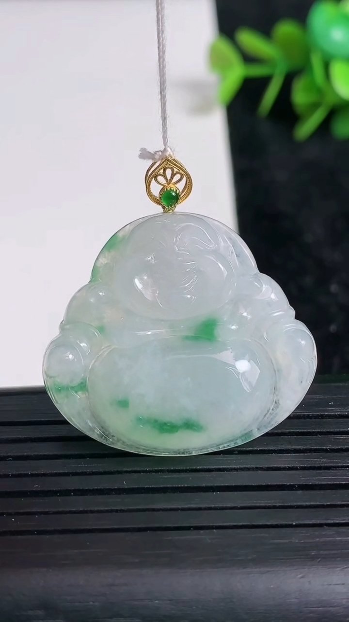 天然A货翡翠佛公吊坠尺寸28.5-32-5.8重量:8.32g
3月23日