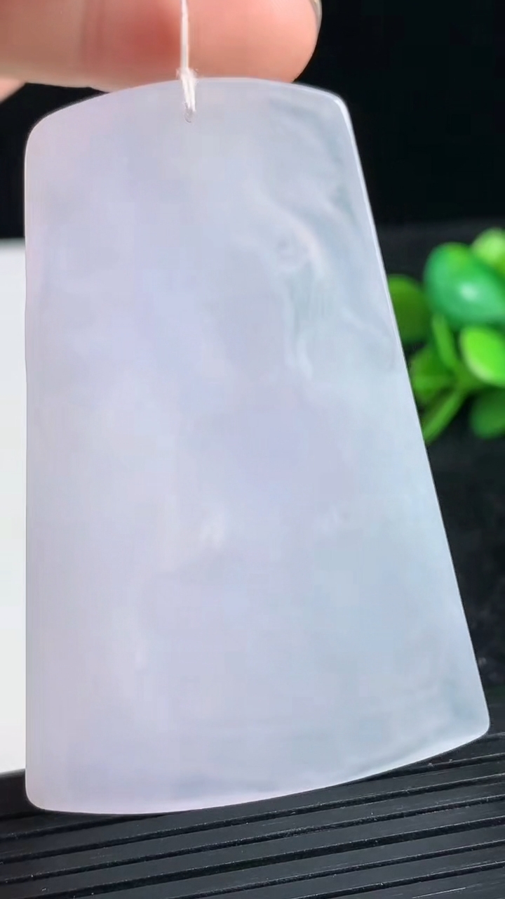 天然A货翡翠紫罗兰大势至菩萨吊坠尺寸64.9-42.3-4.4重量:27.64g
3月23日