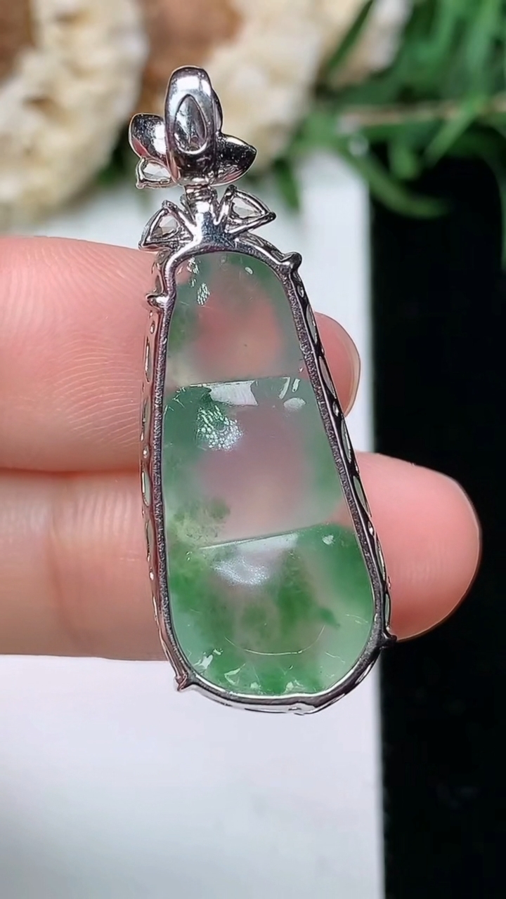 天然A货翡翠福豆吊坠，尺寸27-13-8，重量:4.69g
3月23日