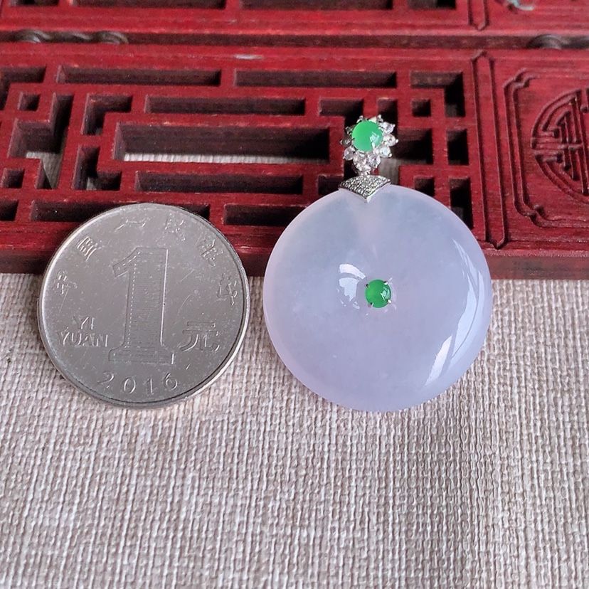 天然A货翡翠18K金伴钻镶嵌紫罗兰平安扣吊坠 
尺寸35-26.6-5.5mm 重量9.68g 0322