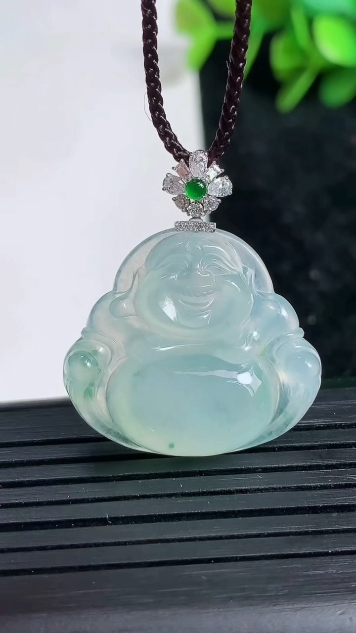 天然A货翡翠种飘花佛公吊坠尺寸24.7-26-5.6重量:5.54g
3月23日