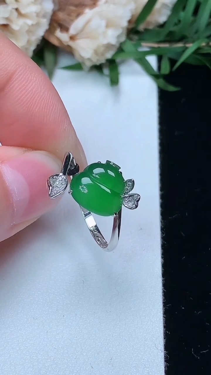 天然A货翡翠葫芦戒指，尺寸17-8.8-9，重量:1.60g2026年3月23日
工厂直销收藏佳品,