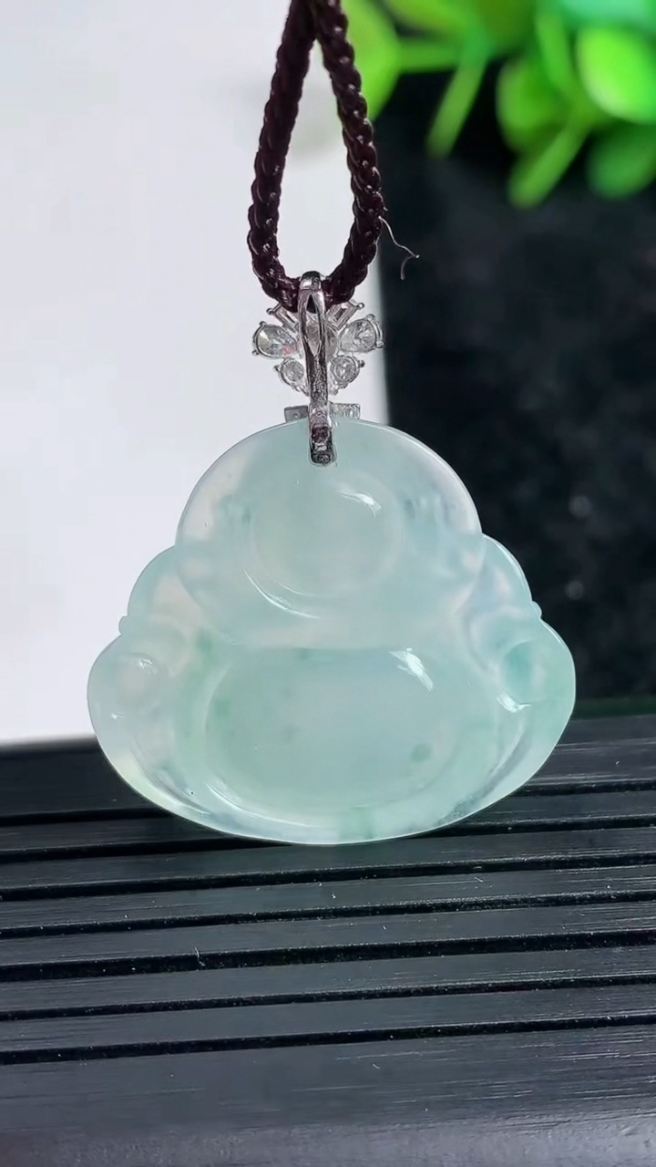 天然A货翡翠种飘花佛公吊坠尺寸24.7-26-5.6重量:5.54g
3月23日