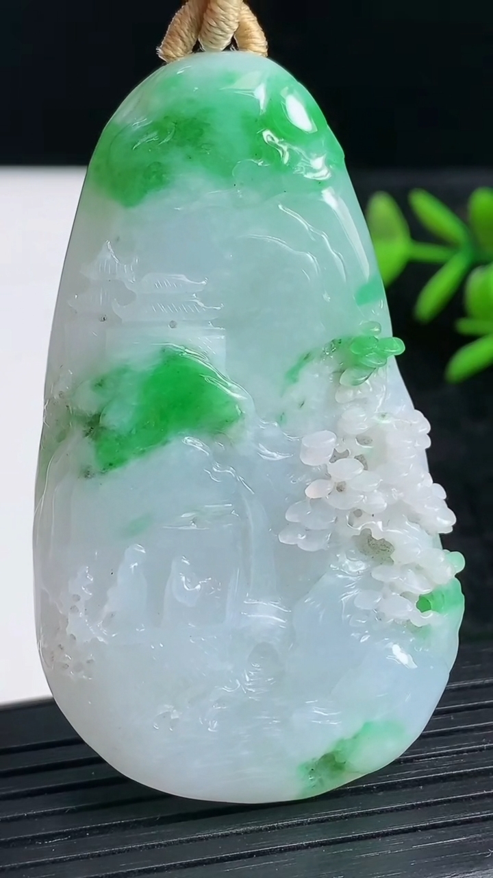 天然A货翡翠山水牌吊坠尺寸62.7-35.8-11.8重量:52.40g
3月23日