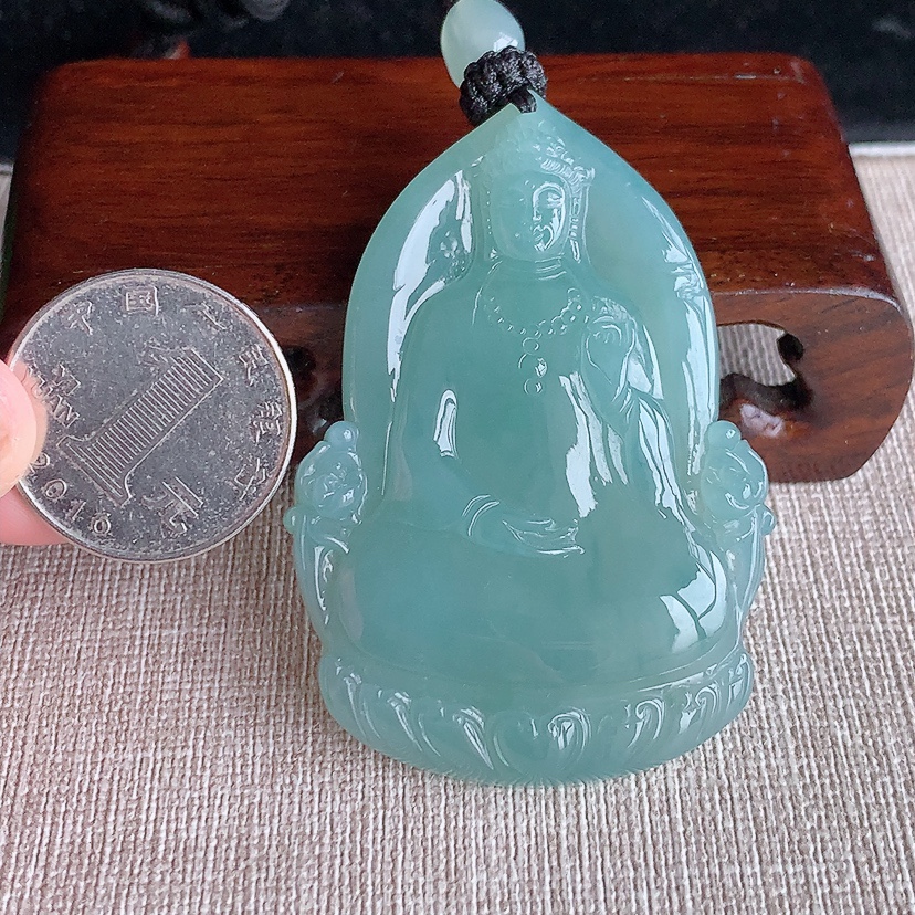 天然A货翡翠晴底观音吊坠 
尺寸59.4-42-7.5mm 重量40.12g 0322