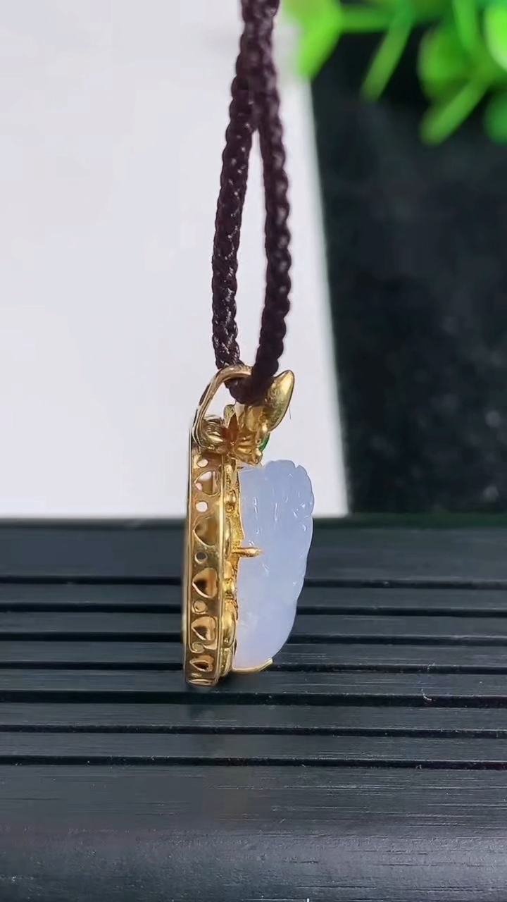 天然A货翡翠18K金紫罗兰貔貅吊坠尺寸25-17.7-7.4裸石15-10.5重量:2.89g
3月23日