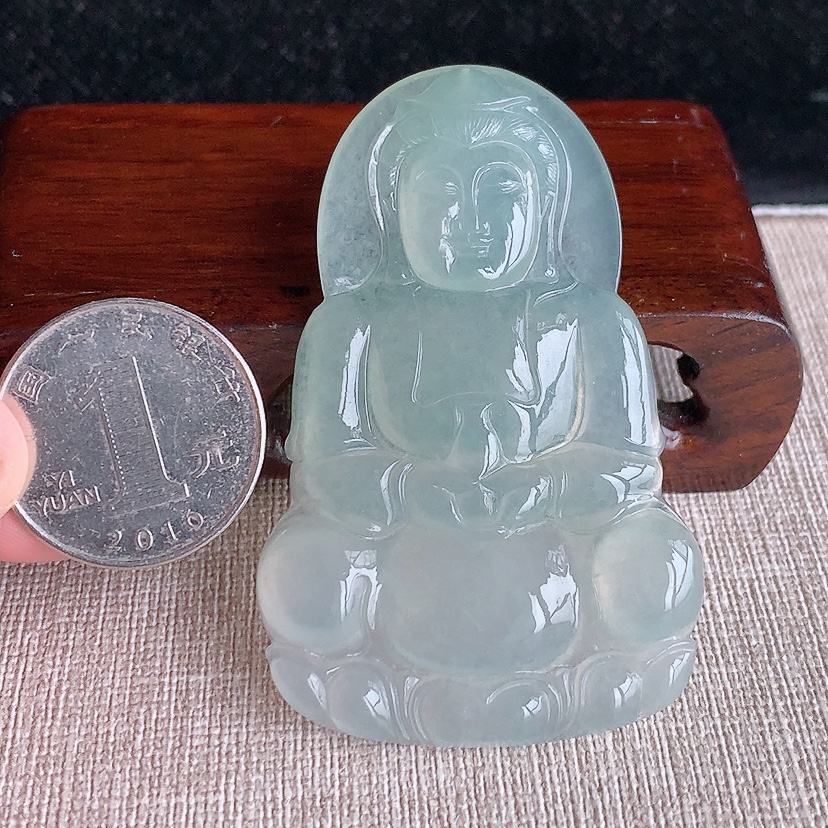 天然A货翡翠晴水大件正装观音吊坠 
尺寸64-41-5.6mm 重量26.42g 0322