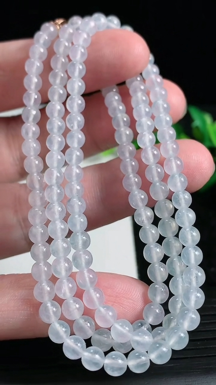 天然A货翡翠种白冰圆珠项链尺寸4.6-128颗重量:23.88g3月23日
工厂直销收藏佳品,种好水足，色泽均匀，有种有色，上手高大气！