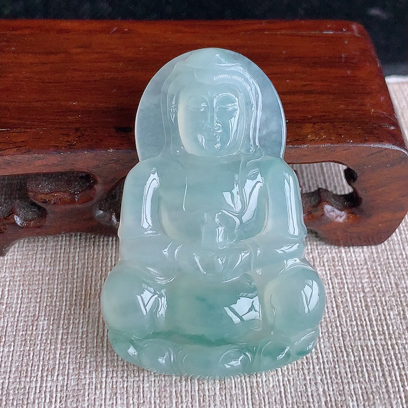 天然A货翡翠飘花正装观音吊坠 
尺寸53.5-36-6.6mm 重量21.50g 0322