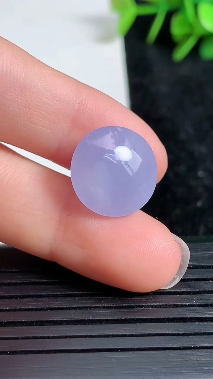 天然A货翡翠紫罗兰蛋面镶嵌件尺寸14.3-7.7重量:2.73g
3月23日