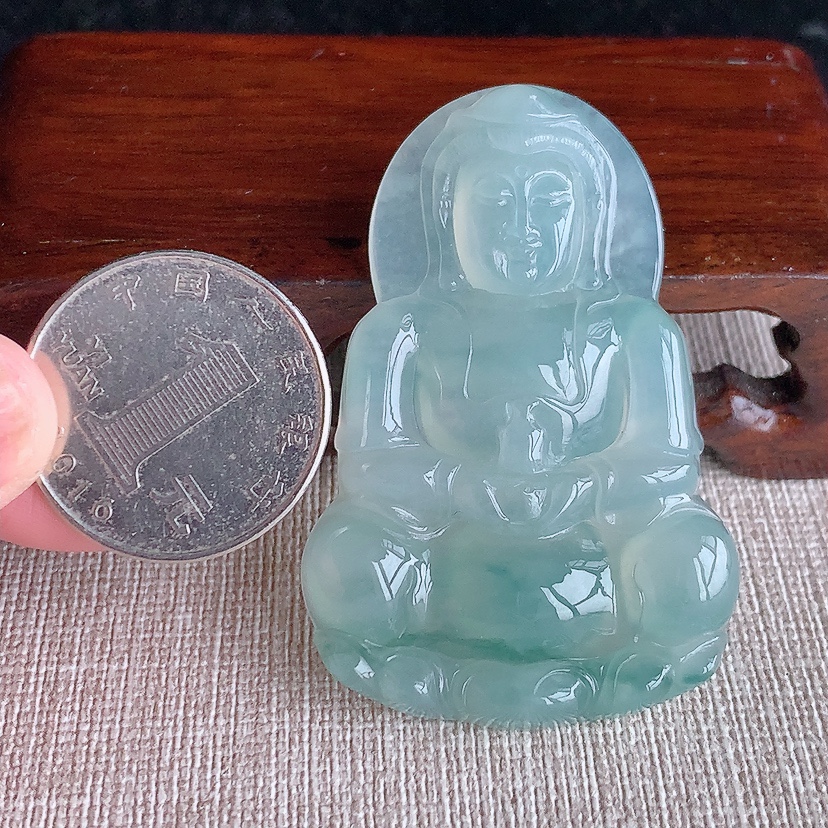 天然A货翡翠飘花正装观音吊坠 
尺寸53.5-36-6.6mm 重量21.50g 0322