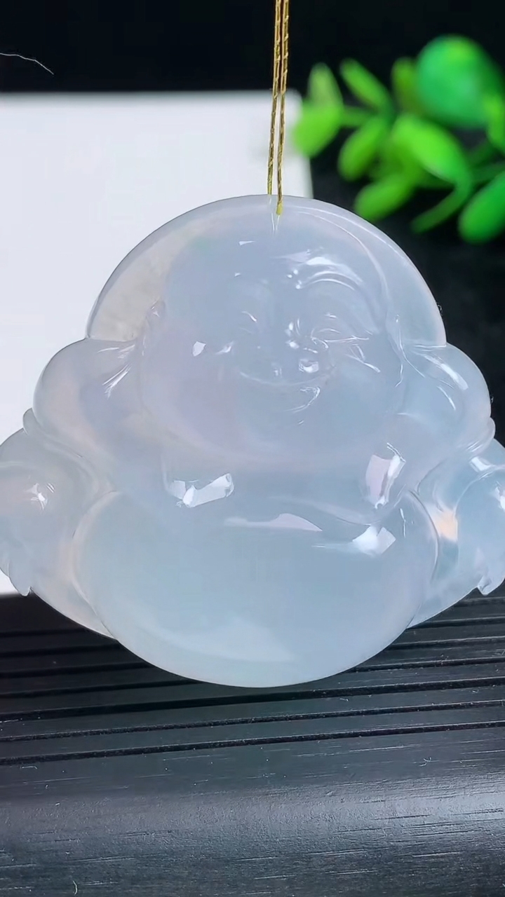 天然A货翡翠种紫罗兰佛公吊坠尺寸43.3-46.7-12.4重量:35.07g
3月23日