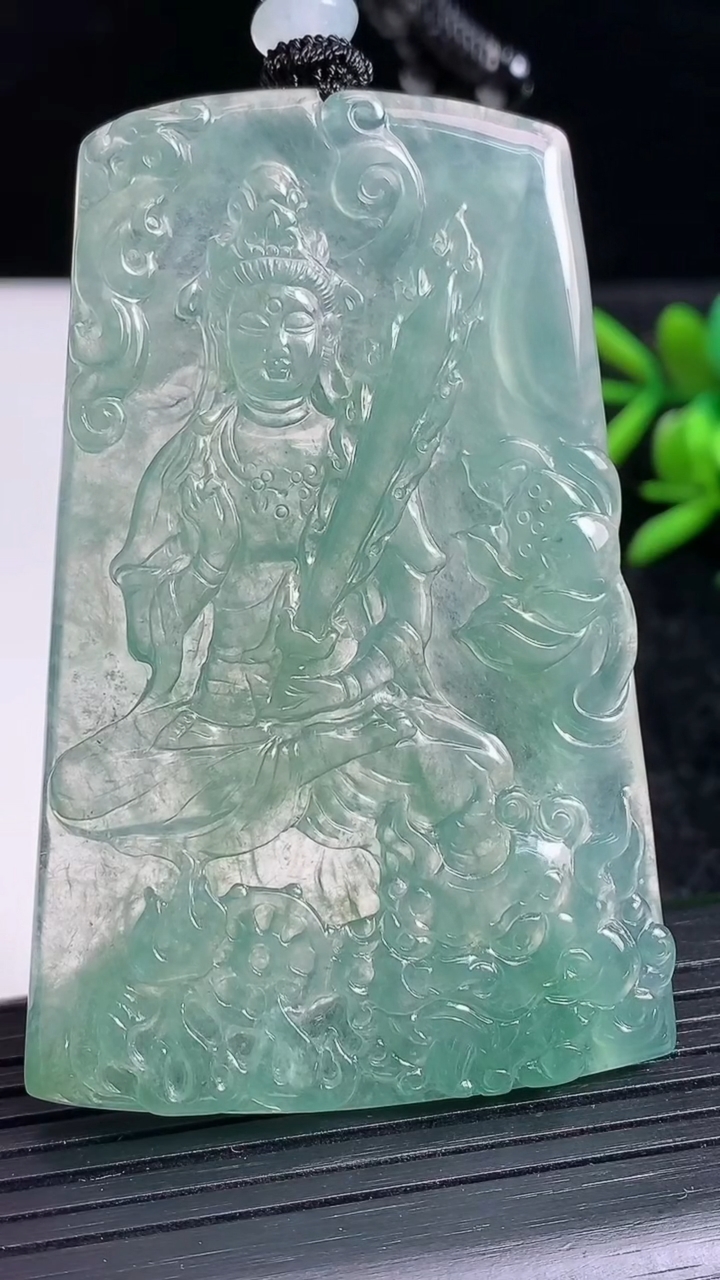 天然A货翡翠文殊菩萨吊坠尺寸64.8-41.9-5.5重量:40.13g
3月23日