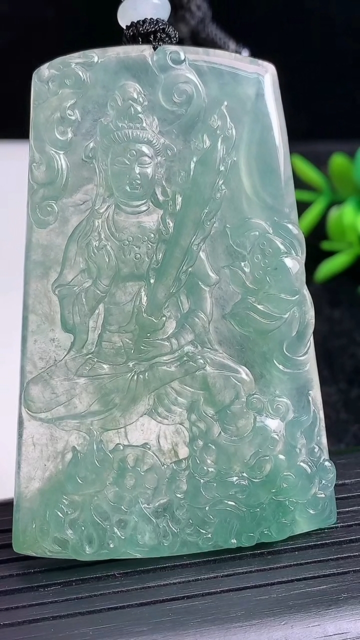 天然A货翡翠文殊菩萨吊坠尺寸64.8-41.9-5.5重量:40.13g
3月23日