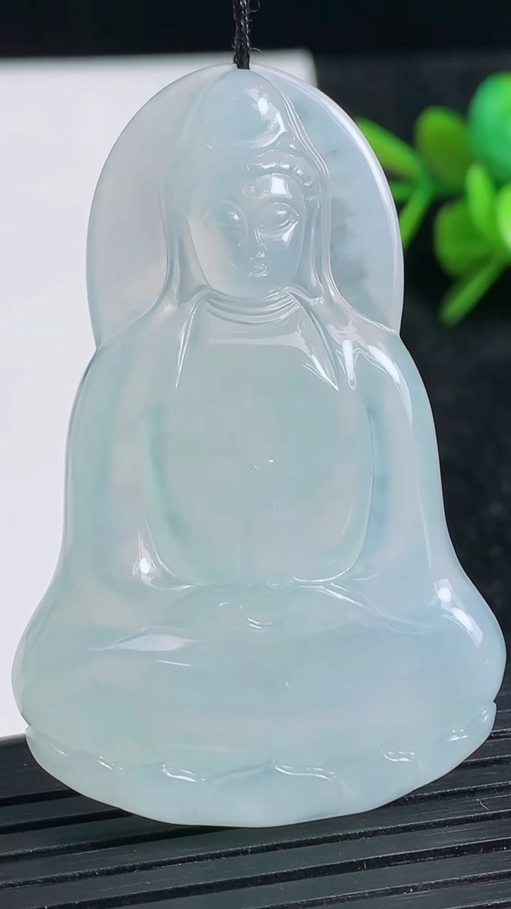 天然A货翡翠观音菩萨吊坠尺寸53-34.7-5.5重量:18.99g
3月23日