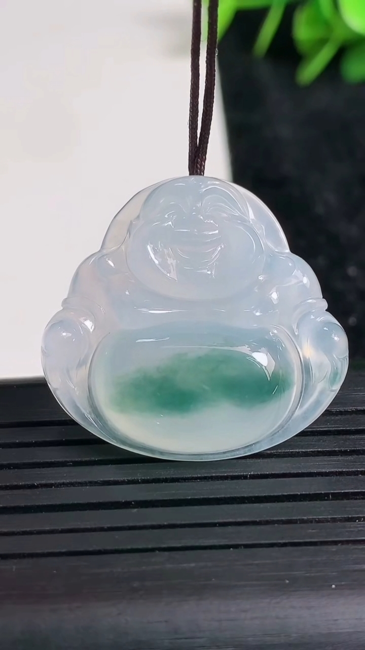 天然A货翡翠种飘花佛公吊坠尺寸28.5-30.3-6.2重量:8.00g
3月23日