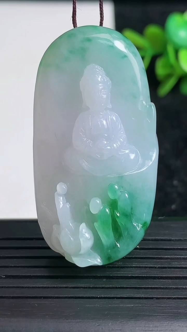 天然A货翡翠大日如来吊坠尺寸48-25.4-12.1重量:29.27g
3月23日