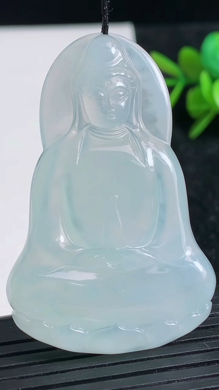 天然A货翡翠观音菩萨吊坠尺寸53-34.7-5.5重量:18.99g
3月23日