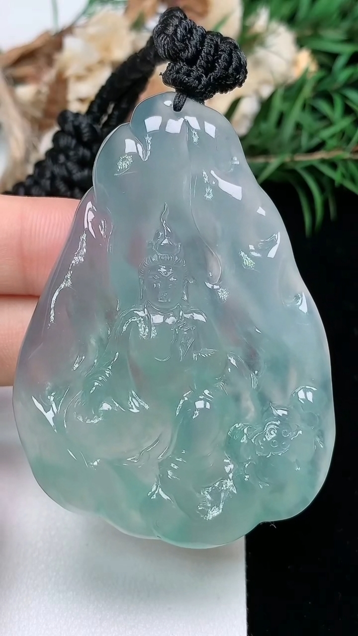 天然A货翡翠观音菩萨吊坠，尺寸56.6-40.9-7.6，重量:37.28g
3月23日