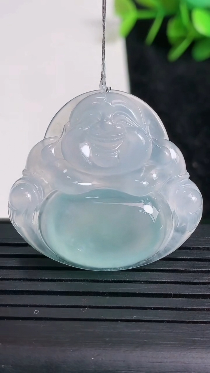 天然A货翡翠佛公吊坠尺寸32.5-34.8-6.2重量:10.71g
3月23日