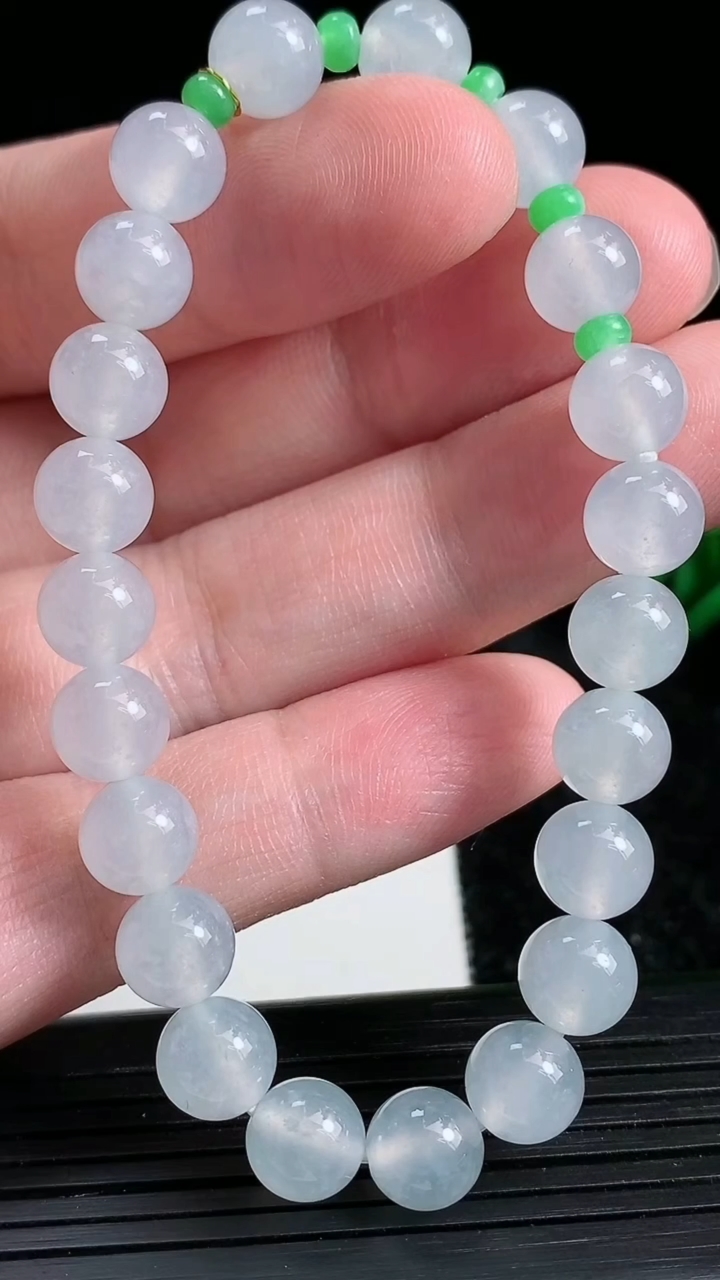 天然A货翡翠种白冰圆珠手串尺寸7.9-22颗重量:19.50g3月23日
工厂直销收藏佳品,种好水足