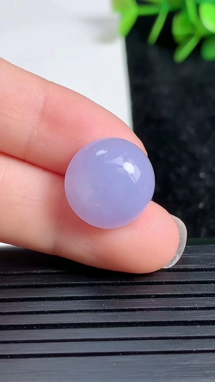 天然A货翡翠紫罗兰蛋面镶嵌件尺寸14.3-7.7重量:2.73g
3月23日