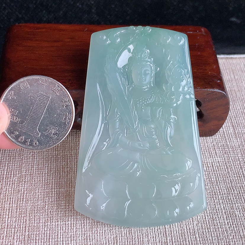 天然A货翡翠晴水虚空藏菩萨吊坠 
尺寸69.5-43.3-5mm 重量36.35g 0322