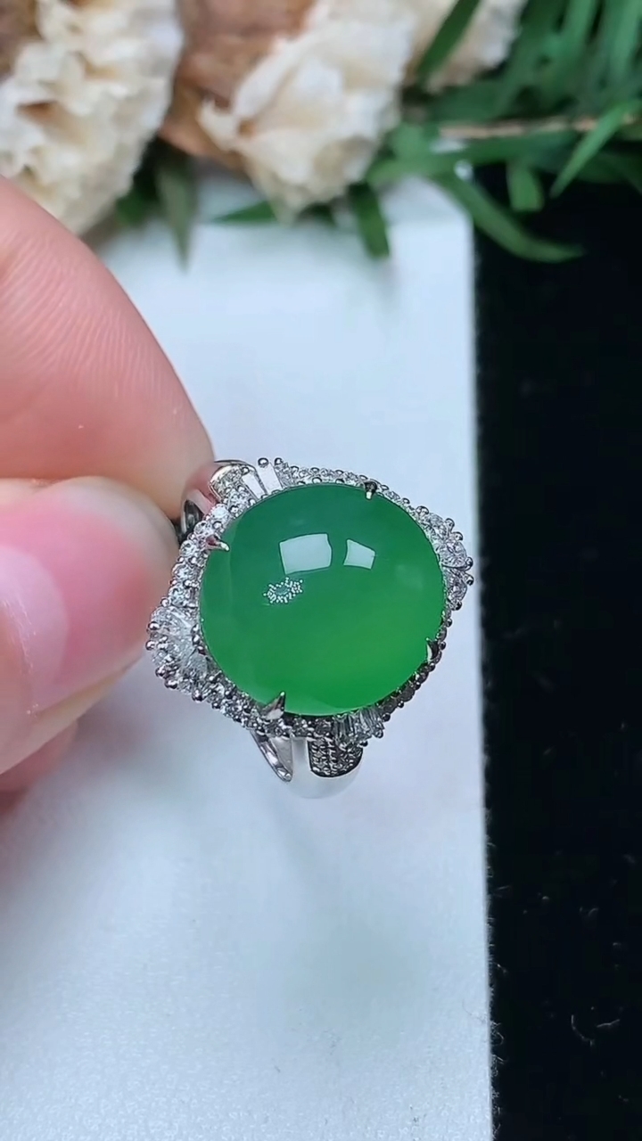 天然A货翡翠蛋面戒指，尺寸17-12.8-11.6，重量:5.66g2026年3月23日
工厂直销收