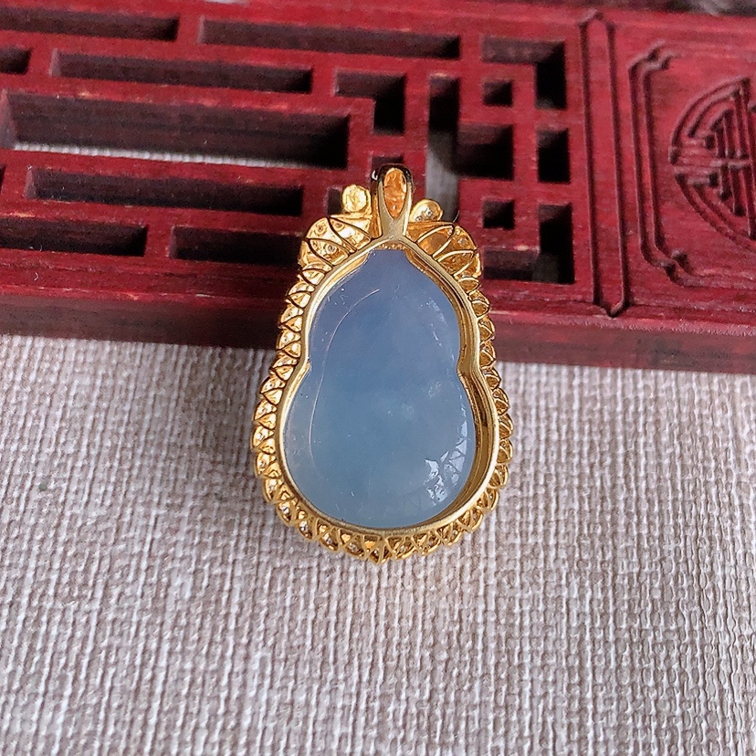 天然A货翡翠18K金伴钻镶嵌紫罗兰葫芦吊坠 
尺寸28.3-18-11.2裸石20.6-14.4mm