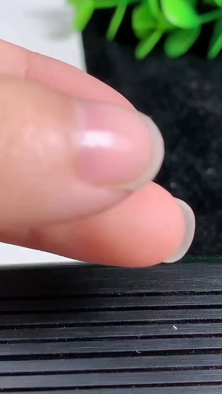 天然A货翡翠蛋面镶嵌件尺寸10.6-10.1-4.8重量:0.82g
3月23日